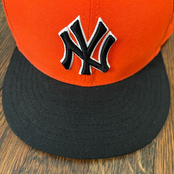 New York Yankees hat orange and black - Picture 3 of 7